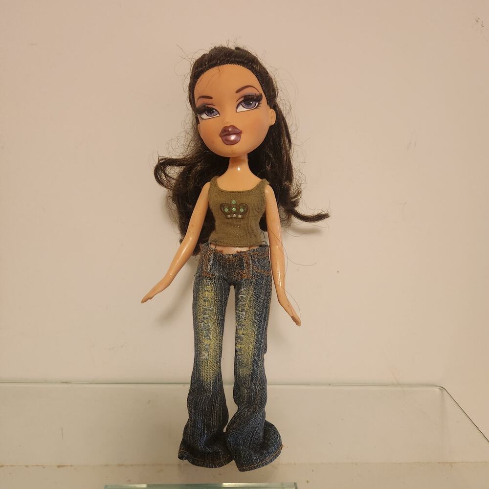 Vintage Bratz Doll Rooted Eye lashes With Outfit no Feet 2001